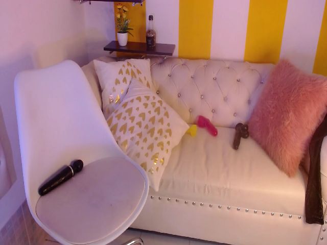 Live sex webcam photo for Julietacollin #271677941