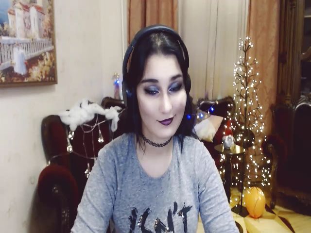 Live sex webcam photo for GraceLuv #271684419
