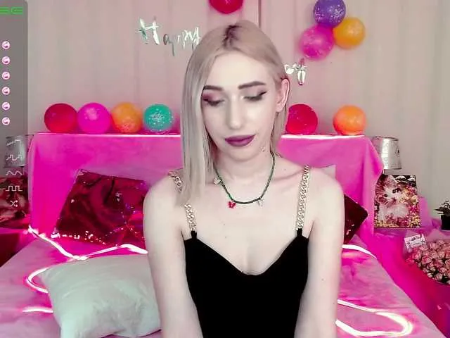 Live sex webcam photo for MiuElle #271676851