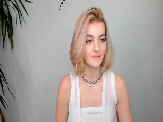 Live sex webcam photo for HelelGretta #271683776