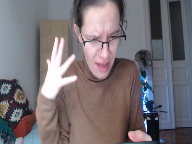 Live sex webcam photo for PetitePinkie #271675509