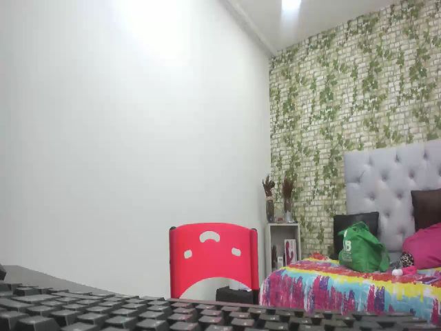 Live sex webcam photo for HilaryMoon #271677184