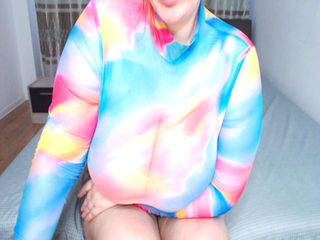 Live sex webcam photo for KattyDesire #271683725