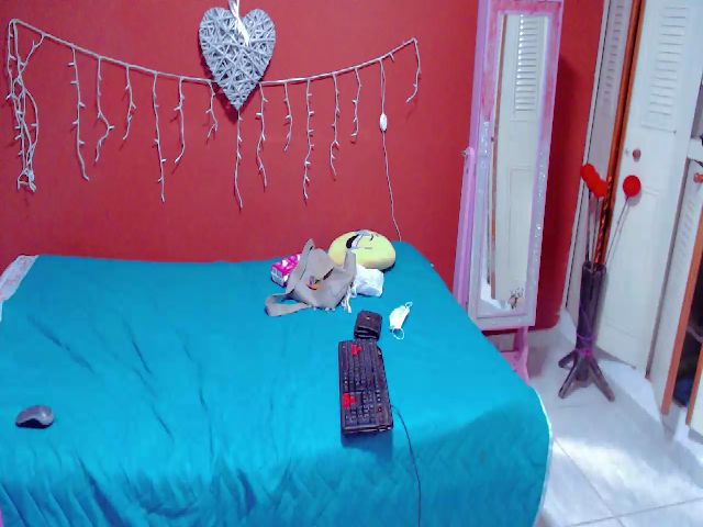 Live sex webcam photo for Emira2 #271683449