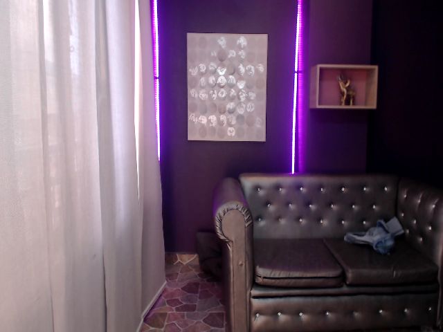 Live sex webcam photo for Alice_buffy #271683726