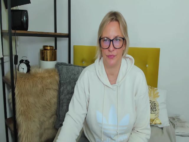 Live sex webcam photo for LuisaSexy69 #271681023