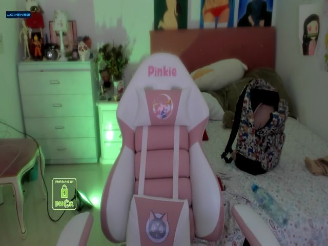 Live sex webcam photo for AnnieJulieth #271680680