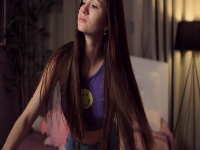 Live sex webcam photo for GingerFey #271680501