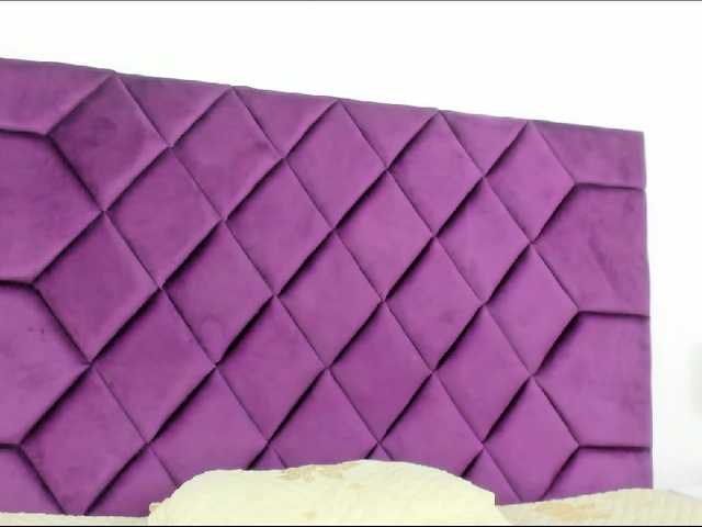 Live sex webcam photo for EmilyRayson #271676949