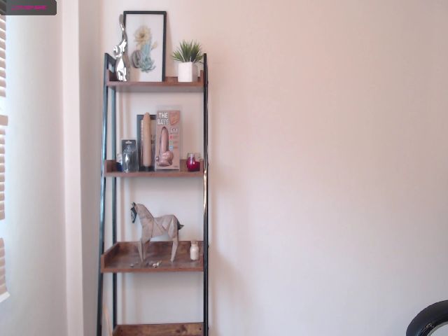 Live sex webcam photo for Emiily__ #271684111