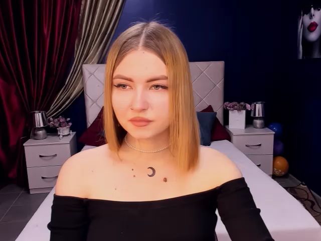 Live sex webcam photo for ViolaRose #271684744