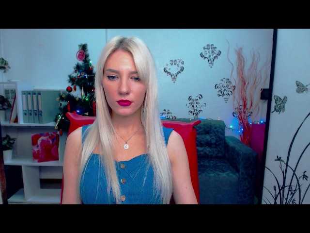 Live sex webcam photo for Aurora5 #271679581