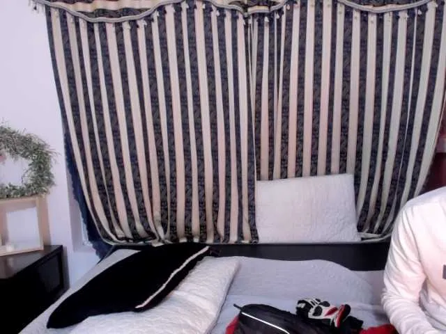 Live sex webcam photo for Mikelnmishel #271682108