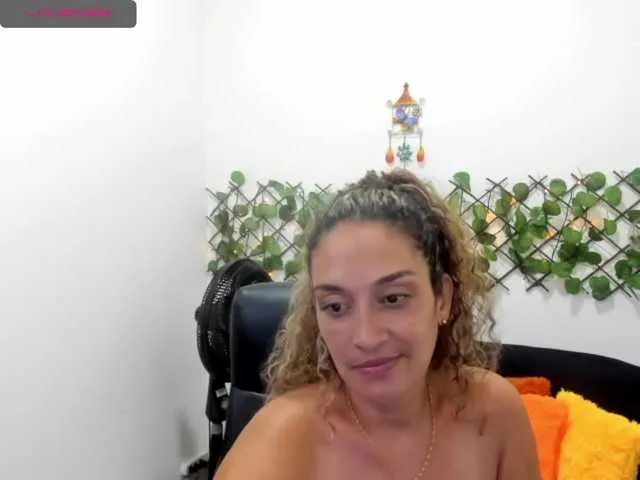 Live sex webcam photo for Rosalba31 #271682691