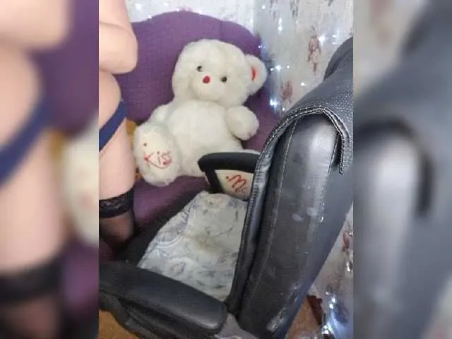 Live sex webcam photo for --ALEKSA- #276857170