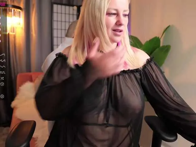 Live sex webcam photo for --Candi-- #275589918