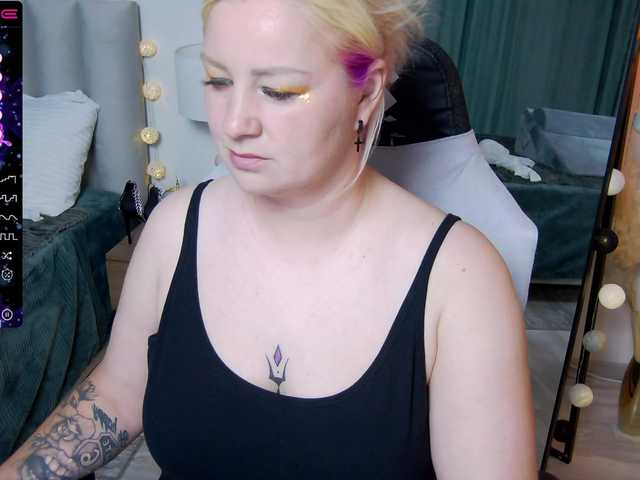 Live sex webcam photo for --Candi-- #275597758