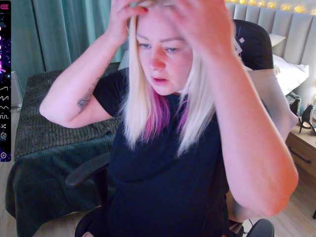 Live sex webcam photo for --Candi-- #275683186