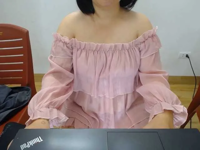 Live sex webcam photo for --Luna-- #292367344