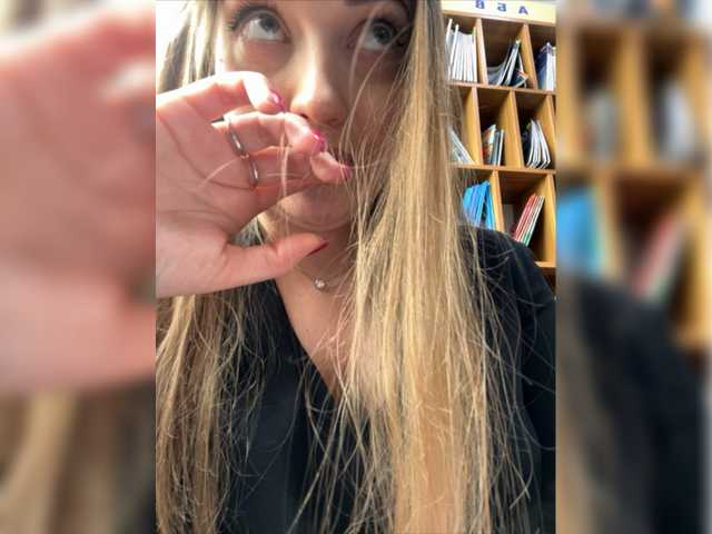 Live sex webcam photo for -A-L-I-C-E- #277986361