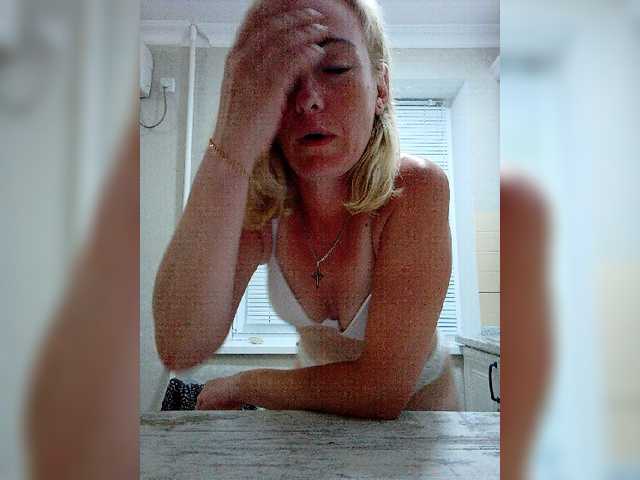 Live sex webcam photo for -AMELIA- #274079307