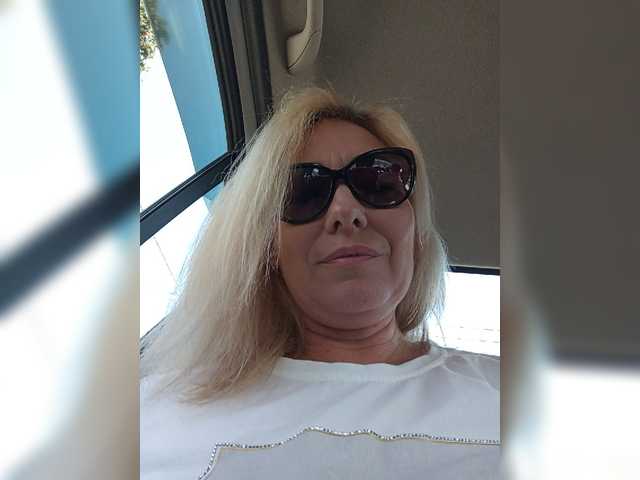 Live sex webcam photo for -AMELIA- #275534124