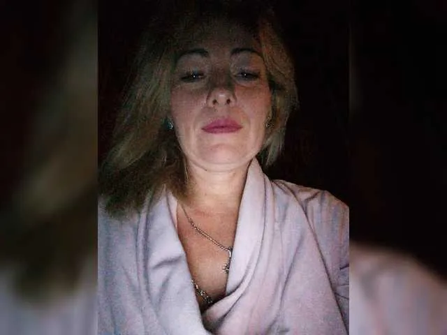 Live sex webcam photo for -AMELIA- #275789204