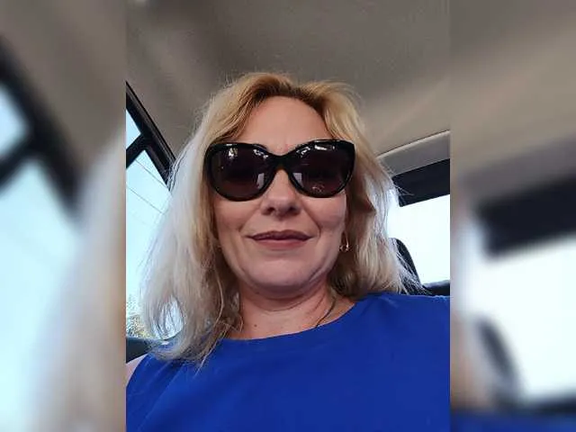 Live sex webcam photo for -AMELIA- #275989494