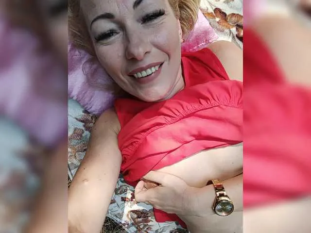 Live sex webcam photo for -AMELIA- #275996290