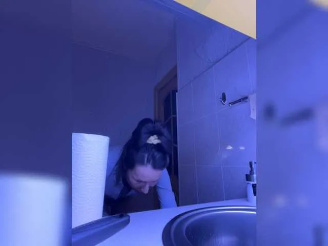 Live sex webcam photo for -ANN- #273595942