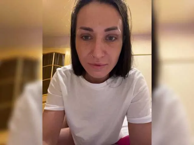 Live sex webcam photo for -ANN- #273646827