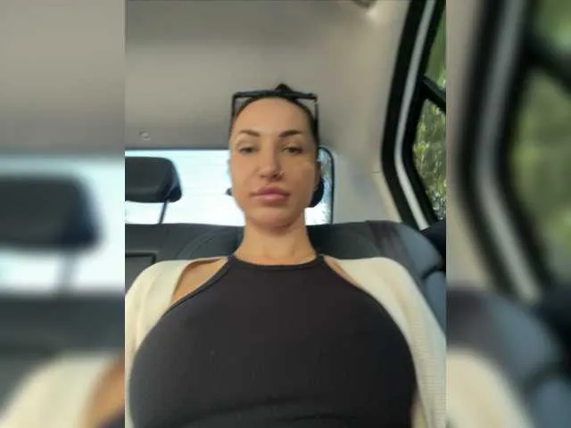 Live sex webcam photo for -ANN- #275734389