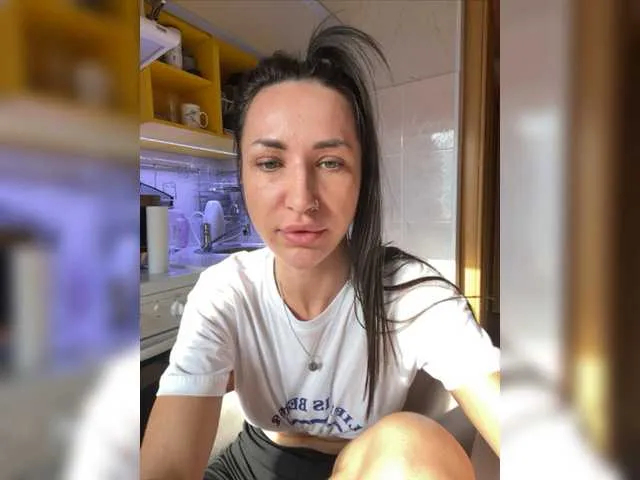 Live sex webcam photo for -ANN- #276354465