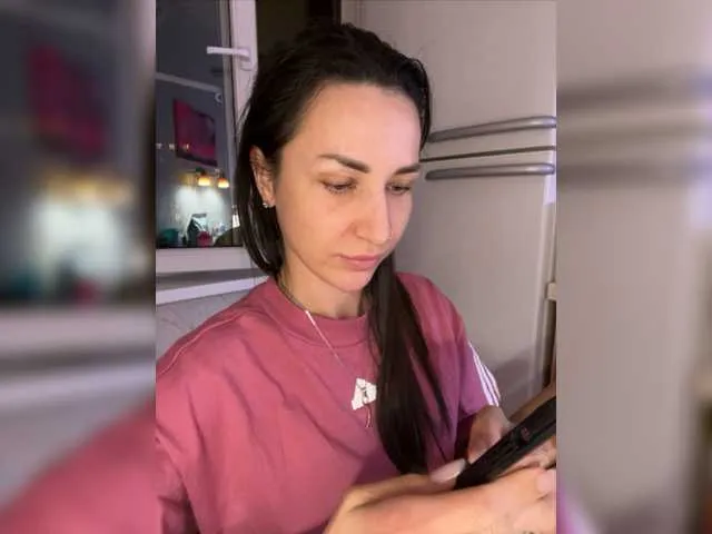 Live sex webcam photo for -ANN- #276363916