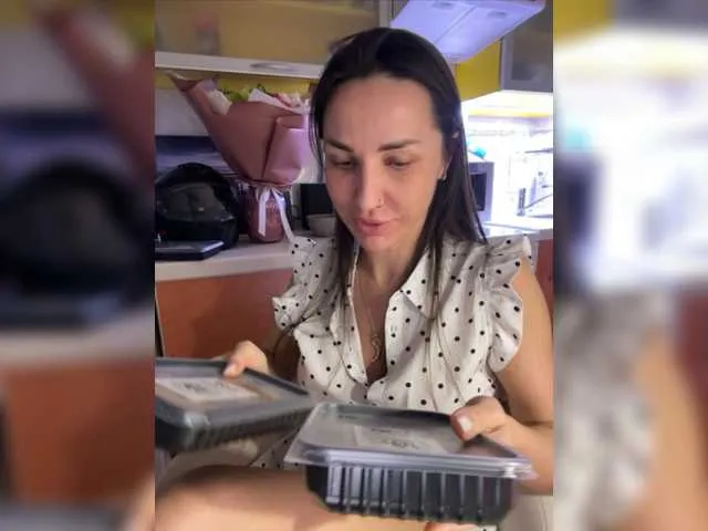 Live sex webcam photo for -ANN- #276400057