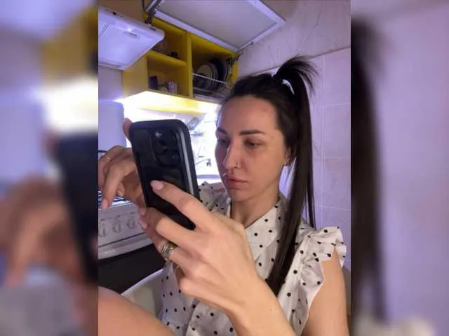 Live sex webcam photo for -ANN- #276532527