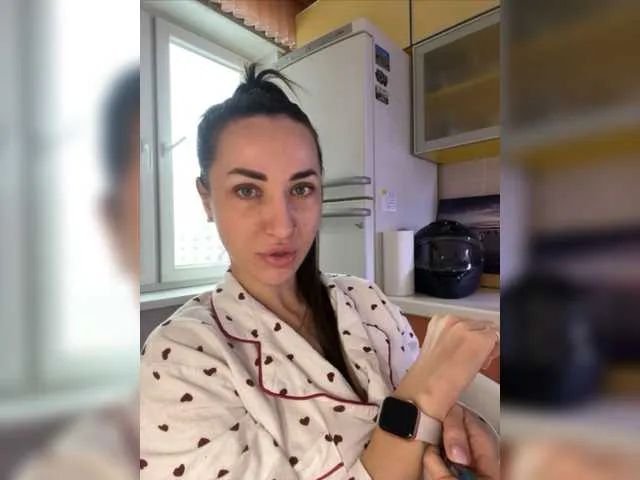 Live sex webcam photo for -ANN- #276593625