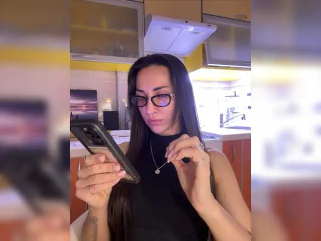 Live sex webcam photo for -ANN- #276603286