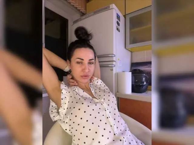 Live sex webcam photo for -ANN- #276617312