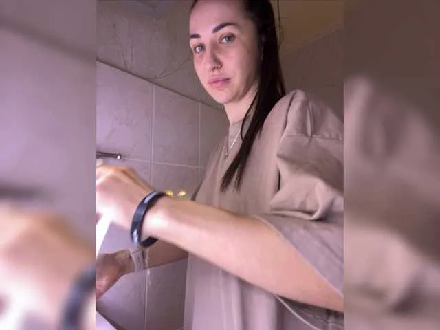 Live sex webcam photo for -ANN- #276620430