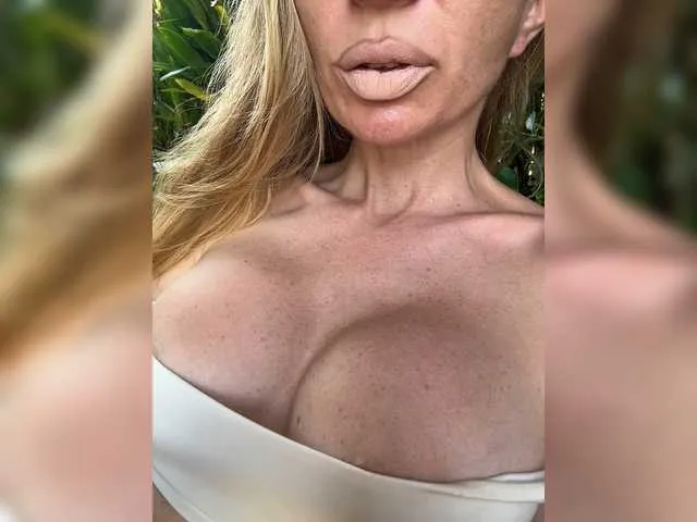 Live sex webcam photo for -AfricaYaa- #294114787