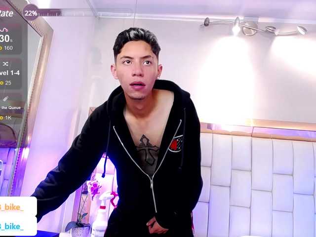 Live sex webcam photo for -Alan18- #277634828