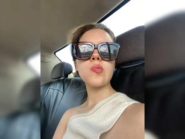 Live sex webcam photo for -Alessandra #275948280