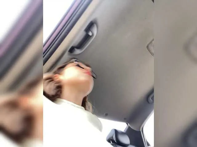 Live sex webcam photo for -Alessandra #275973179