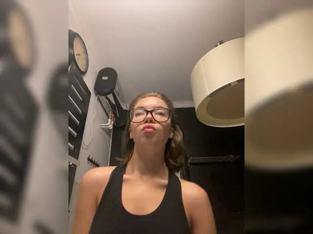 Live sex webcam photo for -Alessandra #276093840