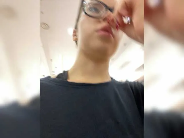 Live sex webcam photo for -Alessandra #276176147