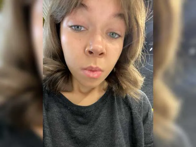 Live sex webcam photo for -Alessandra #276340700