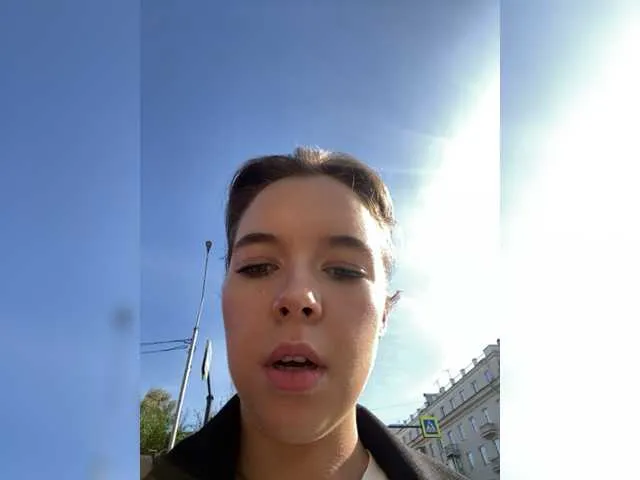 Live sex webcam photo for -Alessandra #276416350