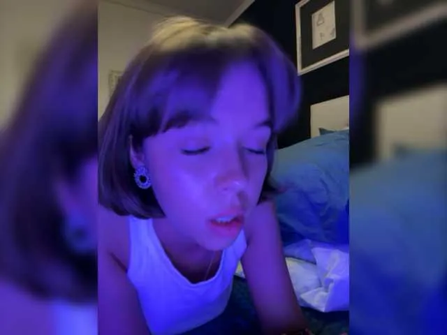 Live sex webcam photo for -Alessandra #276537896