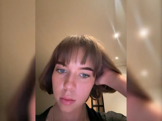 Live sex webcam photo for -Alessandra #276627479